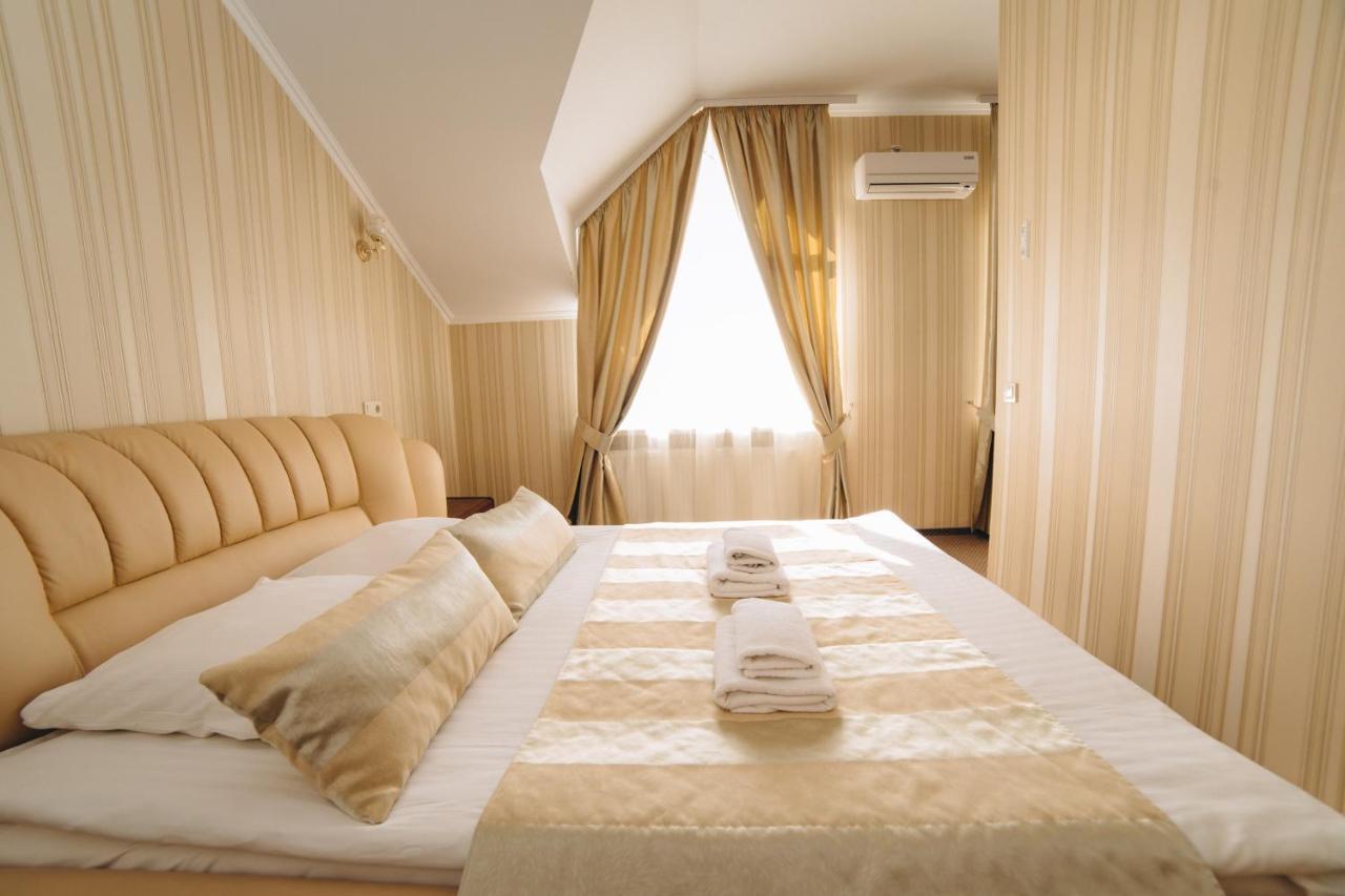 Globus Hotel Petrikov  Exterior foto